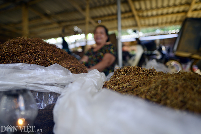 Về nơi phụ nữ hút thuốc lào, nhả khói điệu nghệ như đàn ông